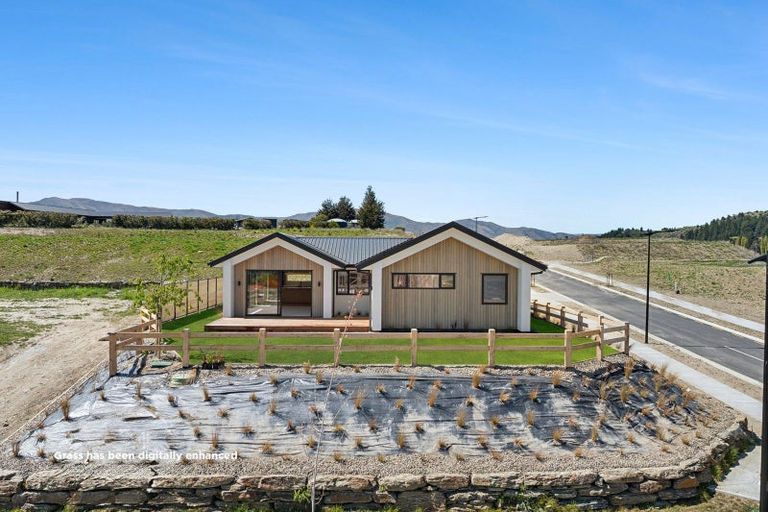 Photo of property in 11 Lake Mckay Drive, Luggate, 9382