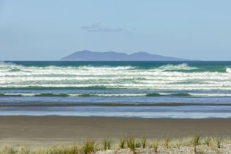 Photo of property in 10b Beach Road, Waihi Beach, 3611