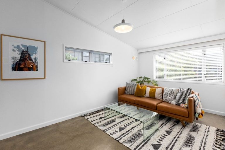 Photo of property in 2 Cobden Road, Bluff Hill, Napier, 4110