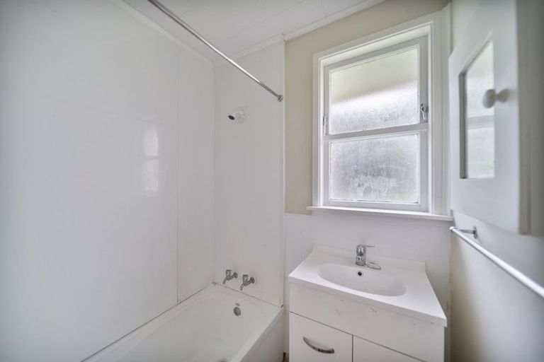 Photo of property in 130 Chichester Drive, Rosehill, Papakura, 2113