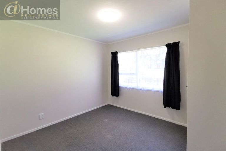 Photo of property in 44 Cedar Heights Avenue, Massey, Auckland, 0614