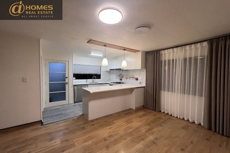 Photo of property in 15 Meadowood Drive, Unsworth Heights, Auckland, 0632