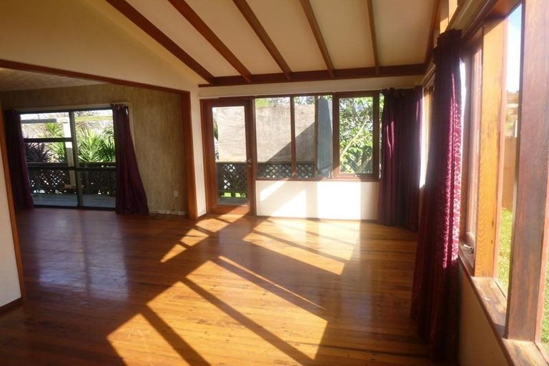 Photo of property in 8 Helleur Road, Massey, Auckland, 0614