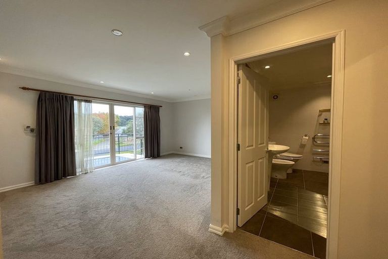 Photo of property in 38c Wicklam Lane, Greenhithe, Auckland, 0632