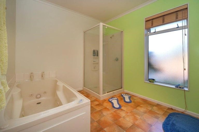 Photo of property in 17 Whiting Drive, Wakefield, 7025