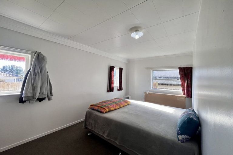 Photo of property in 51 Archibald Road, Kelston, Auckland, 0602
