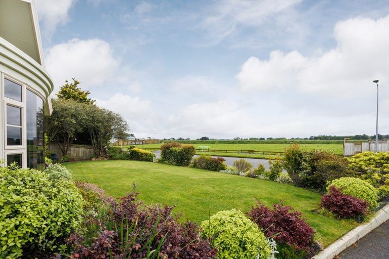 Photo of property in 27 Leander Place, Milson, Palmerston North, 4414