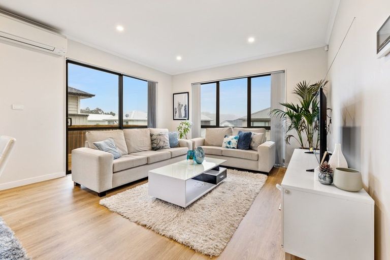 Photo of property in 9 Mettam Drive, Swanson, Auckland, 0614