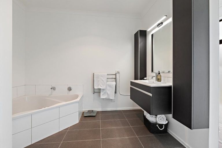 Photo of property in 11 Links Drive, Waiwhakaiho, New Plymouth, 4312