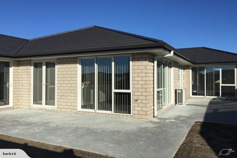 Photo of property in 1 Cupples Street, Papamoa Beach, Papamoa, 3118