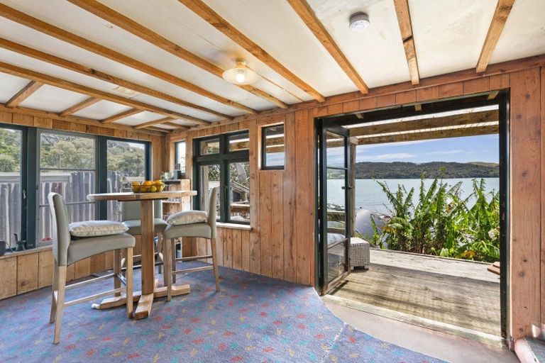 Photo of property in 77 Wallis Street, Raglan, 3225