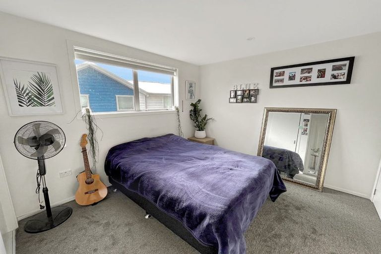 Photo of property in 8/22 Denver Avenue, Sunnyvale, Auckland, 0612