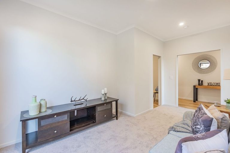 Photo of property in 1 Vintry Drive, Kumeu, 0810