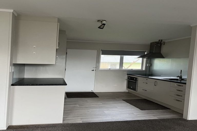 Photo of property in 2/2 Kathleen Street, Totara Vale, Auckland, 0627