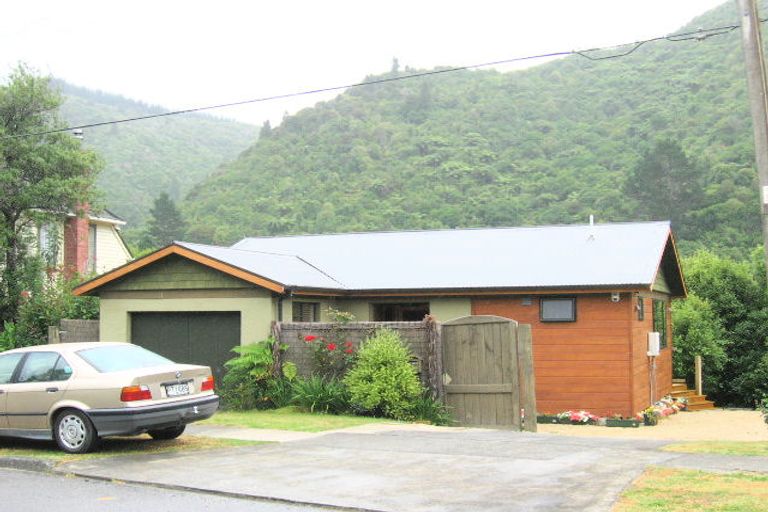 Photo of property in 6 Black Beech Street, Birchville, Upper Hutt, 5018