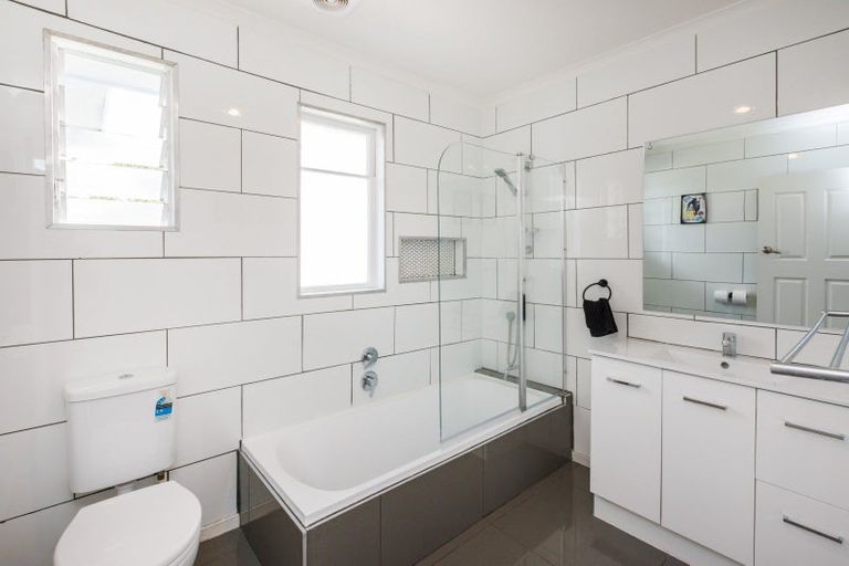 Photo of property in 958 Tremaine Avenue, Roslyn, Palmerston North, 4414