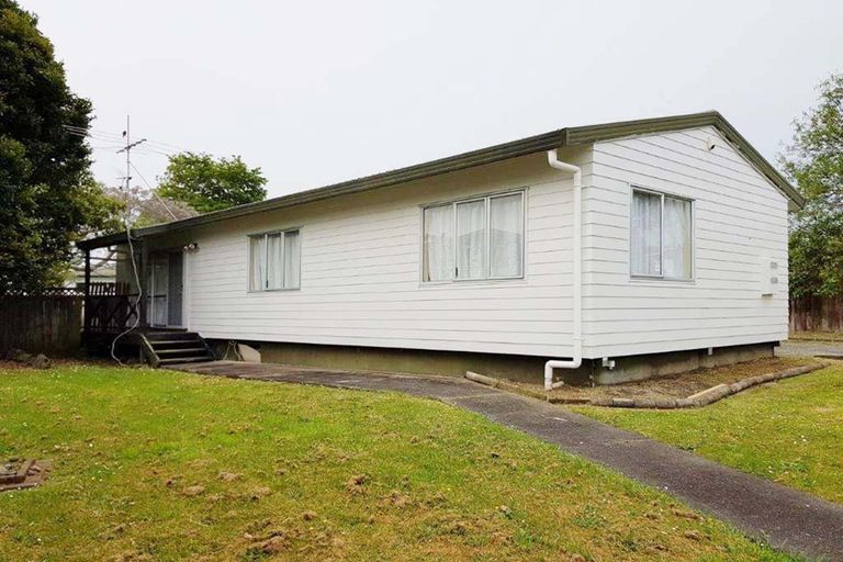 Photo of property in 32 Heathdale Crescent, Papakura, 2110