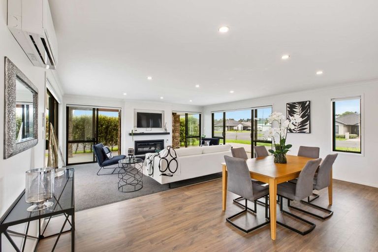 Photo of property in 2 Glennron Lane, Waiuku, 2123