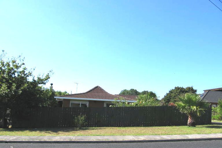Photo of property in 2/23 Law Street, Torbay, Auckland, 0630