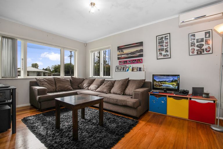 Photo of property in 10 Rollerson Street, Papakura, 2110