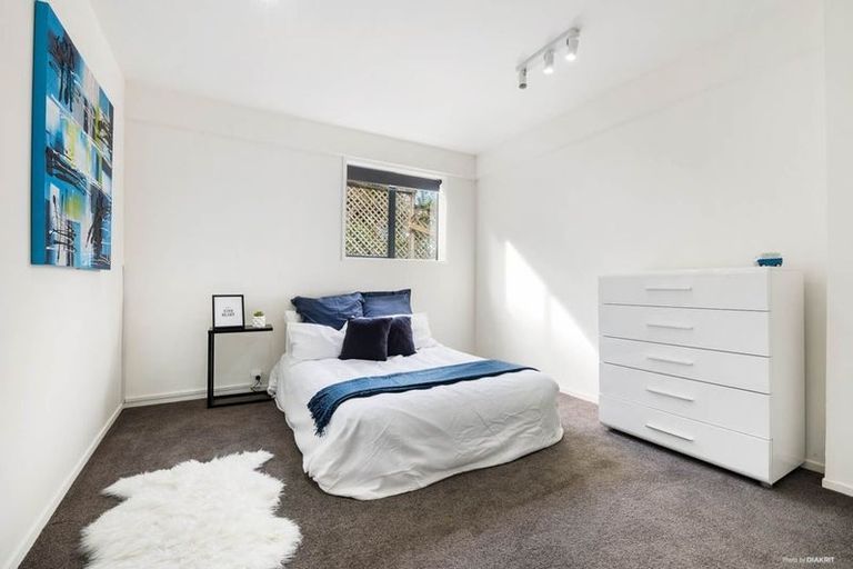 Photo of property in 68 Mcbreen Avenue, Northcote, Auckland, 0627