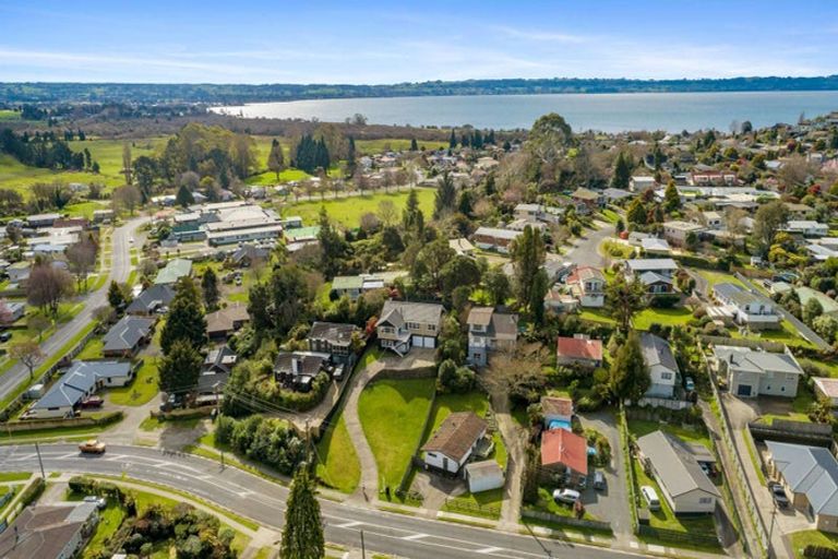 Photo of property in 90 Kawaha Point Road, Kawaha Point, Rotorua, 3010