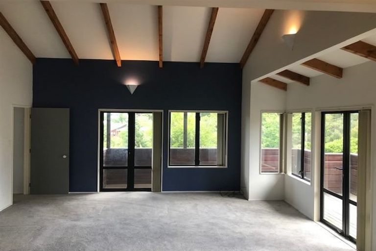 Photo of property in 7 Stitchbird Close, Murrays Bay, Auckland, 0630