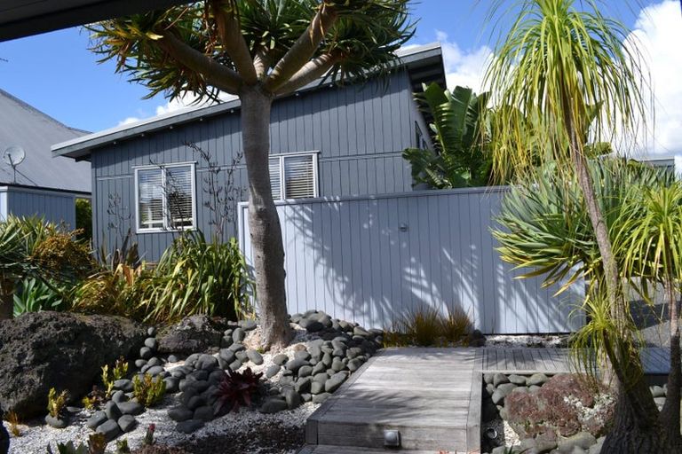 Photo of property in 72 Uxbridge Road, Cockle Bay, Auckland, 2014