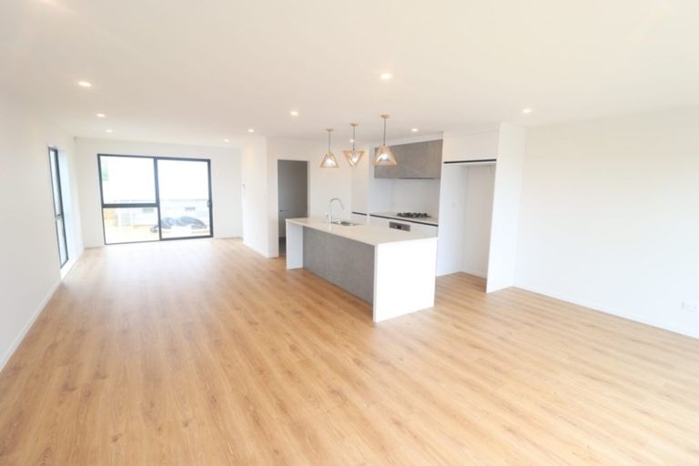 Photo of property in 40 Ascension Crescent, Orewa, 0931