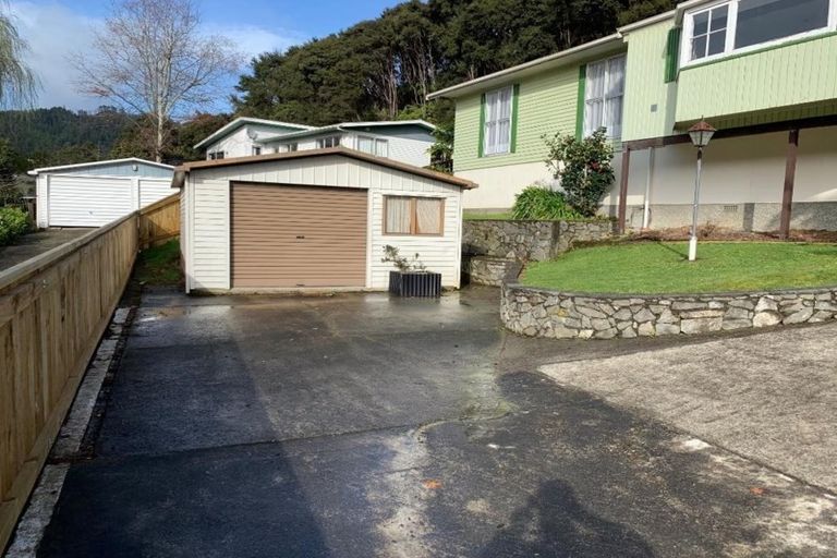Photo of property in 30 Deller Grove, Silverstream, Upper Hutt, 5019
