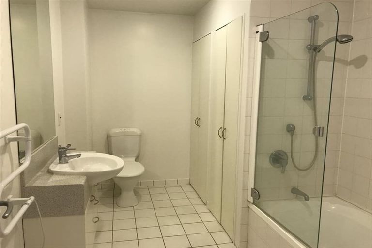 Photo of property in Terrace Heights Apartments, 3c/163 The Terrace, Wellington Central, Wellington, 6011