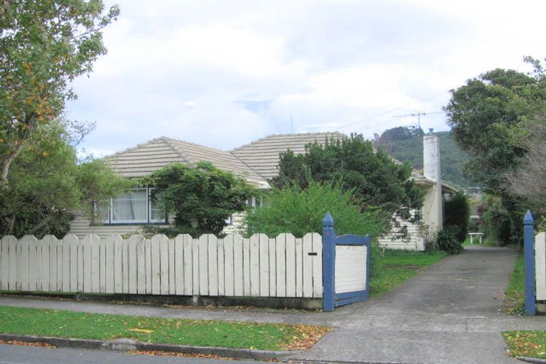 Photo of property in 5 Foster Street, Taita, Lower Hutt, 5011