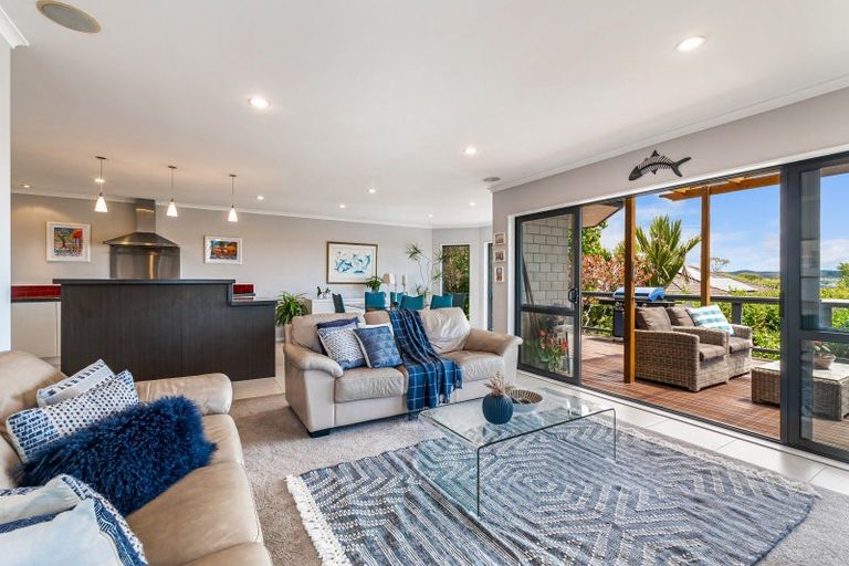 Photo of property in 10 Anchorite Way, Red Beach, 0932