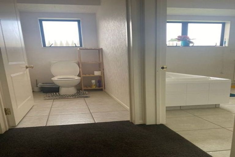 Photo of property in 8 Woodgate Court, Fitzherbert, Palmerston North, 4410