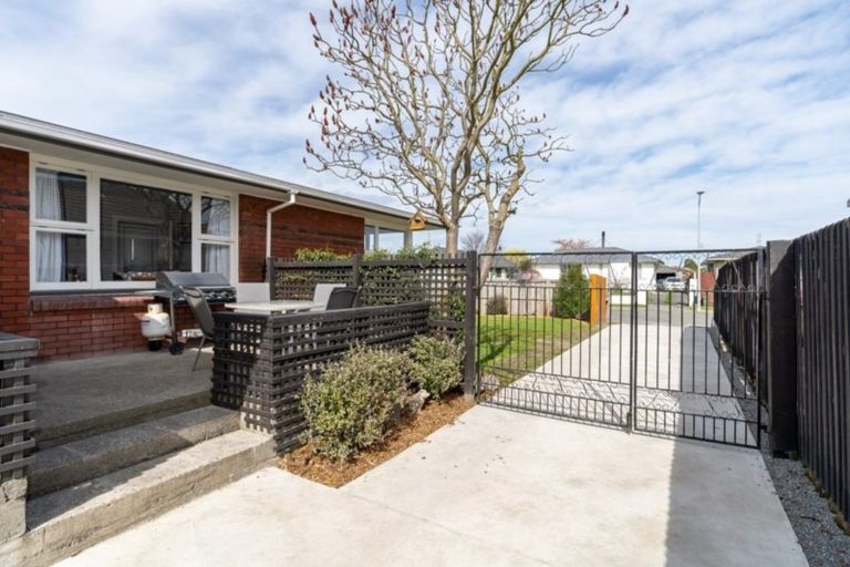 Photo of property in 27 Dunstan Crescent, Hornby, Christchurch, 8042