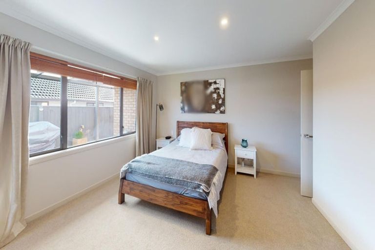 Photo of property in 34 Cyprus Place, Fitzherbert, Palmerston North, 4410