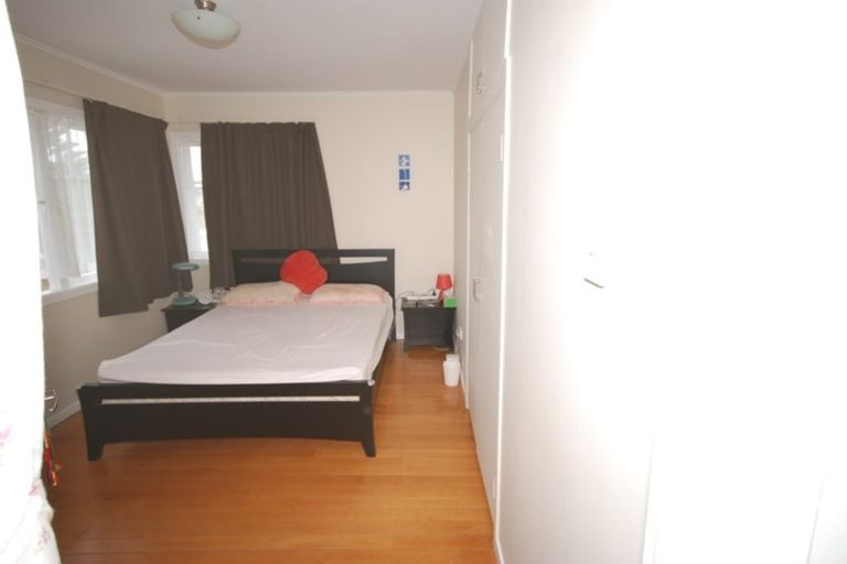 Photo of property in 21 Amberley Avenue, Te Atatu South, Auckland, 0610