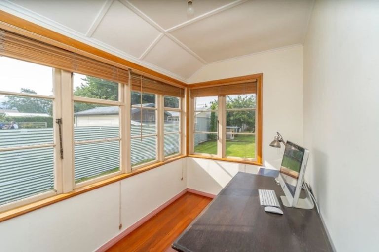 Photo of property in 2 Kent Street, Carterton, 5713