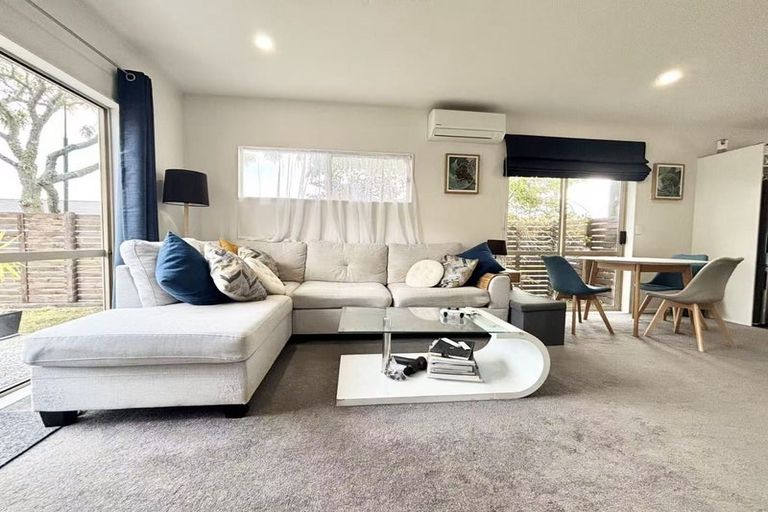 Photo of property in 1 Butia Avenue, Henderson, Auckland, 0612