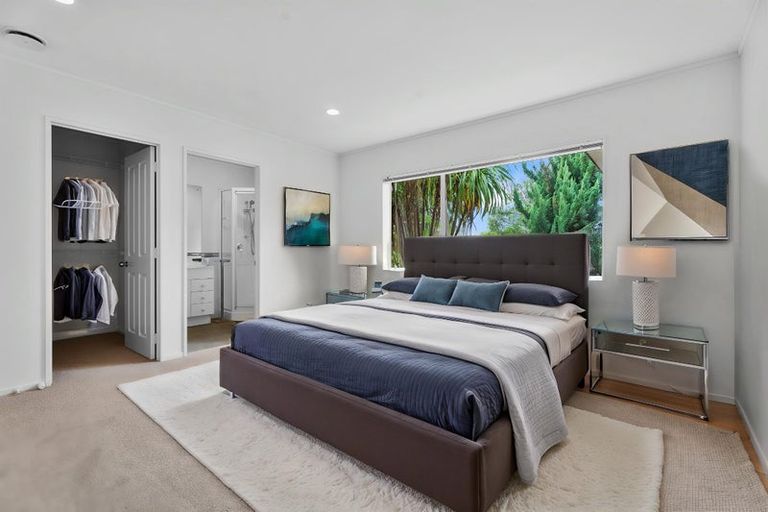 Photo of property in 8 Hagen Close, Golflands, Auckland, 2013