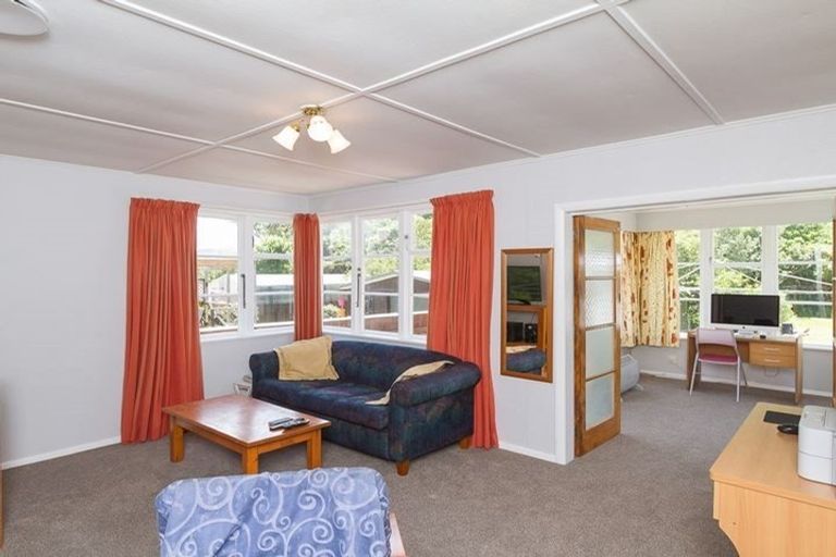 Photo of property in 15 Wilkie Crescent, Naenae, Lower Hutt, 5011