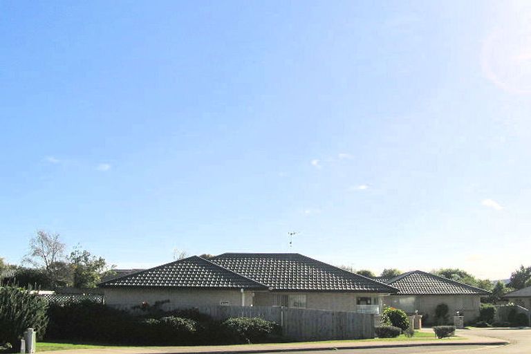 Photo of property in 25 Dennis Taylor Court, Paraparaumu, 5032