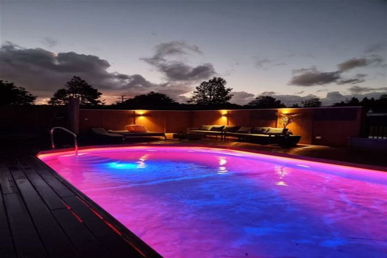 Photo of property in 773 Waitakere Road, Kumeu, 0891