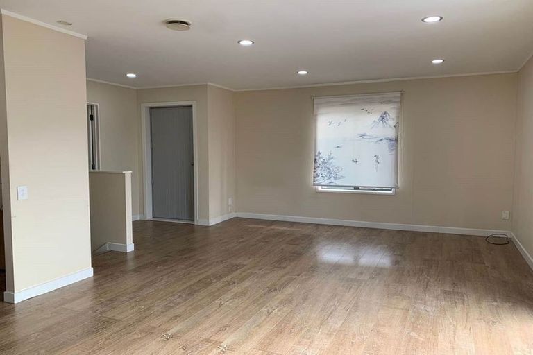 Photo of property in 16 Astelia Place, Goodwood Heights, Auckland, 2105