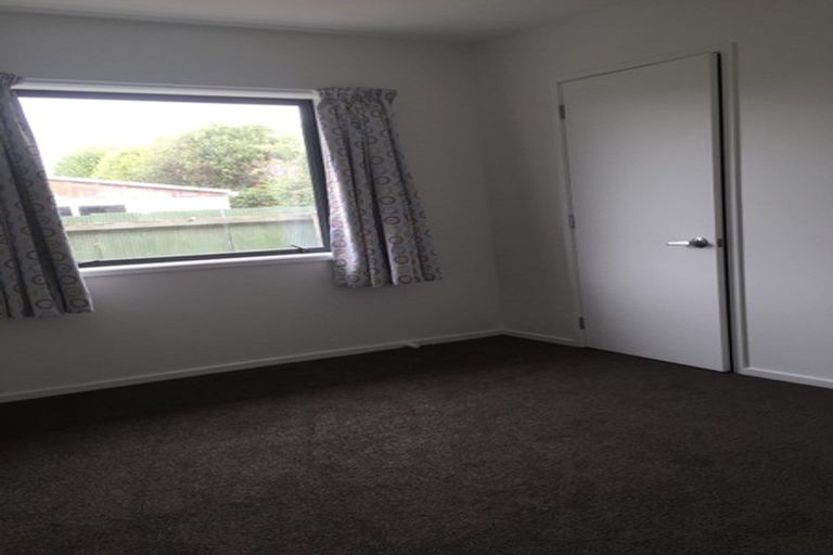 Photo of property in 4a Royal Park Drive, Parklands, Christchurch, 8083