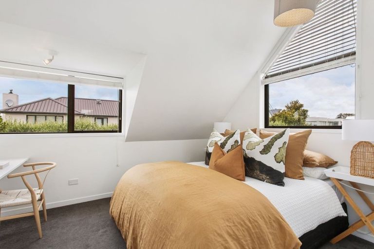 Photo of property in 94b Aikmans Road, Merivale, Christchurch, 8014