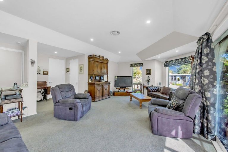 Photo of property in 17 Bridge Street, Southbridge, 7602