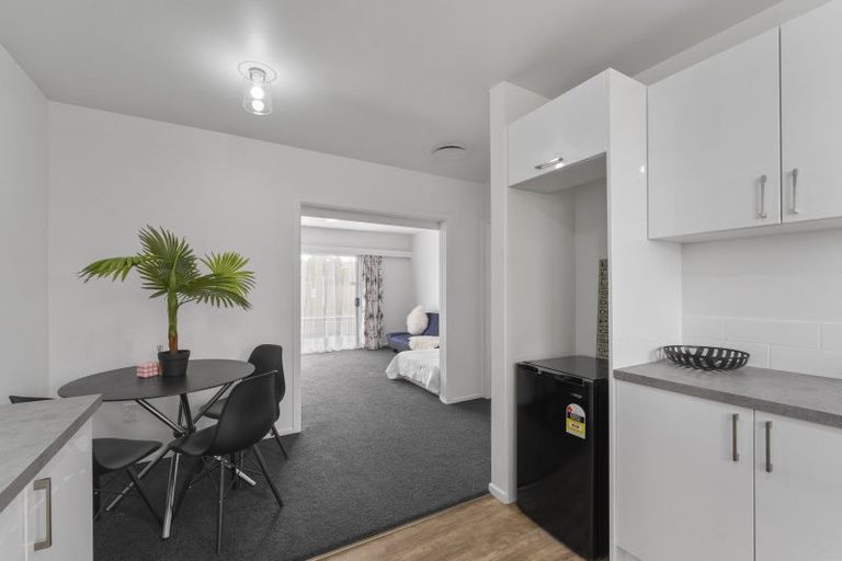 Photo of property in 2/2 Tuckers Road, Redwood, Christchurch, 8051