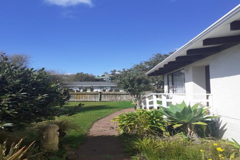 Photo of property in 1/13 Scarlock Avenue, Browns Bay, Auckland, 0630