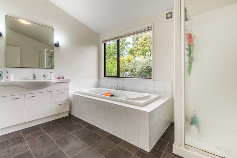 Photo of property in 10c Matipo Road, Mairangi Bay, Auckland, 0630